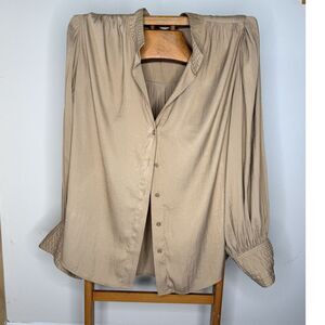 Banana Republic Ladies Button Up Blouse